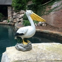 Homestyles in. Pelican na obalnom stijeni s prirodnim završetkom nautičke statue na plaži kip